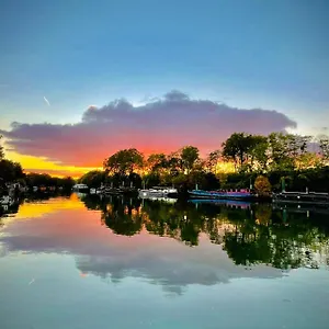 https://cabine-sur-peniche-a-bagatelle.fr-paris.fr